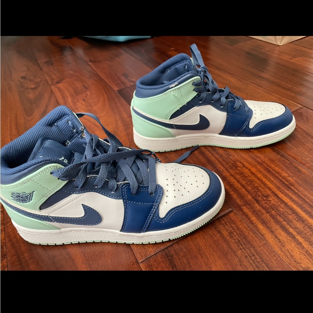 Basketball NIKE Air 1  Shoes Mystic Navy/Mint Foam-White size 4.5 youth